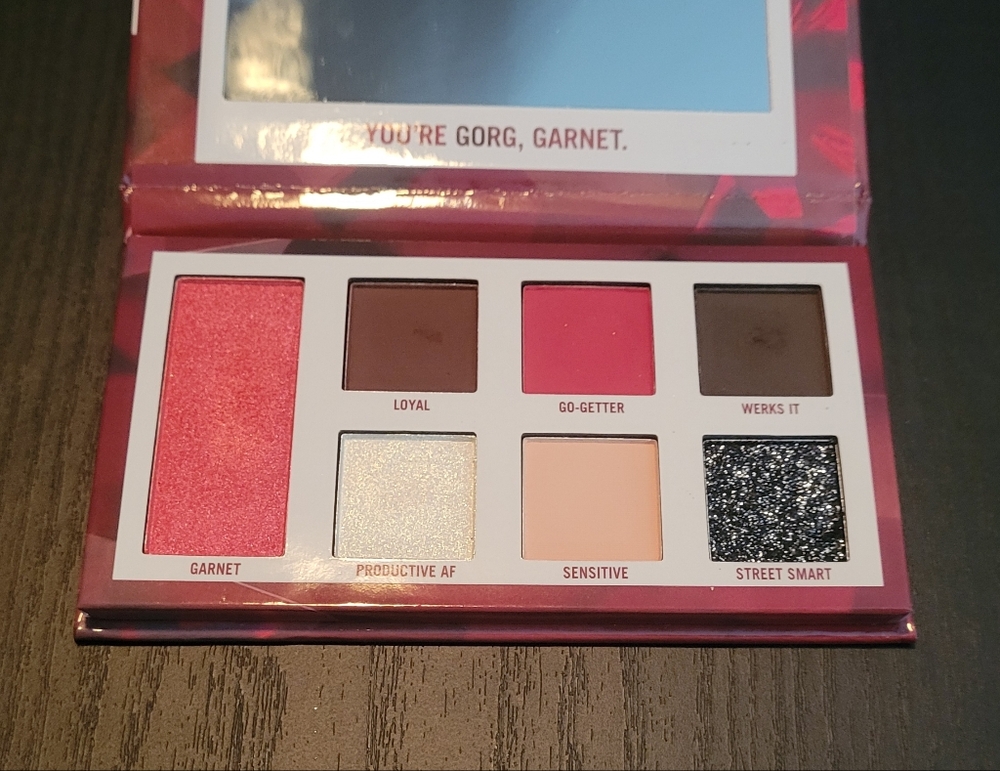 BH Cosmetics birthstone January is Garnet pallette